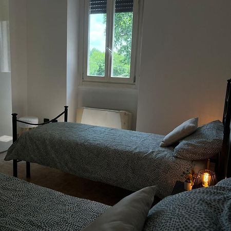 Casa Polly 2 - Ampio E Comodo Appartamento A Voghera Bagian luar foto