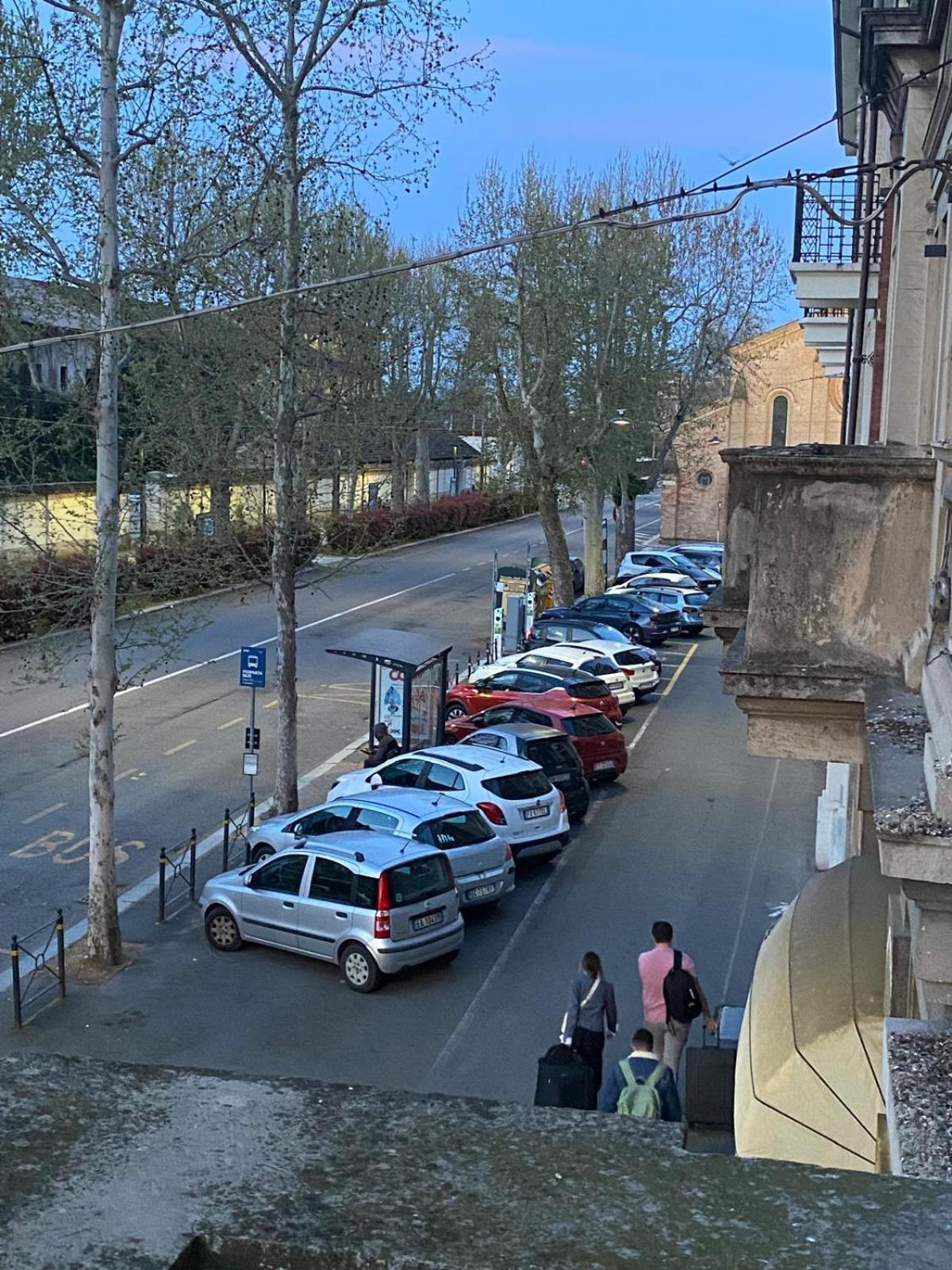 Casa Polly 2 - Ampio E Comodo Appartamento A Voghera Bagian luar foto