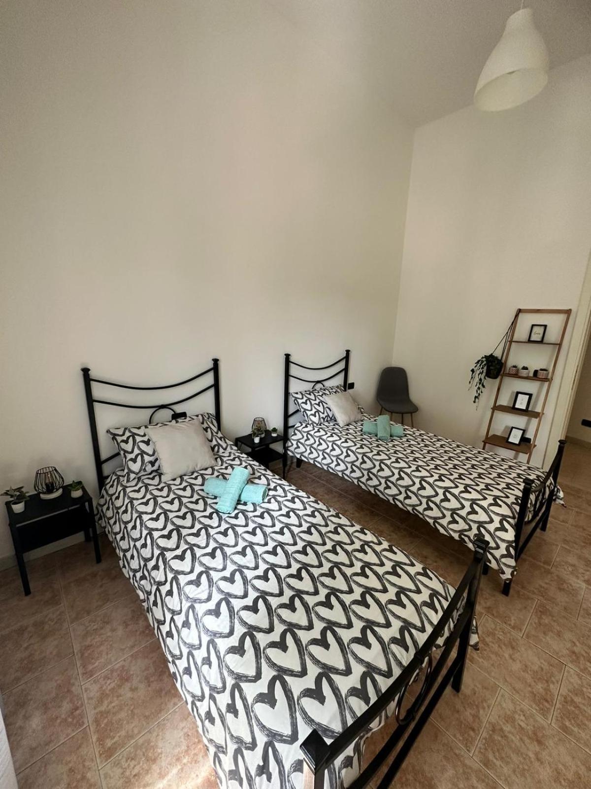 Casa Polly 2 - Ampio E Comodo Appartamento A Voghera Bagian luar foto