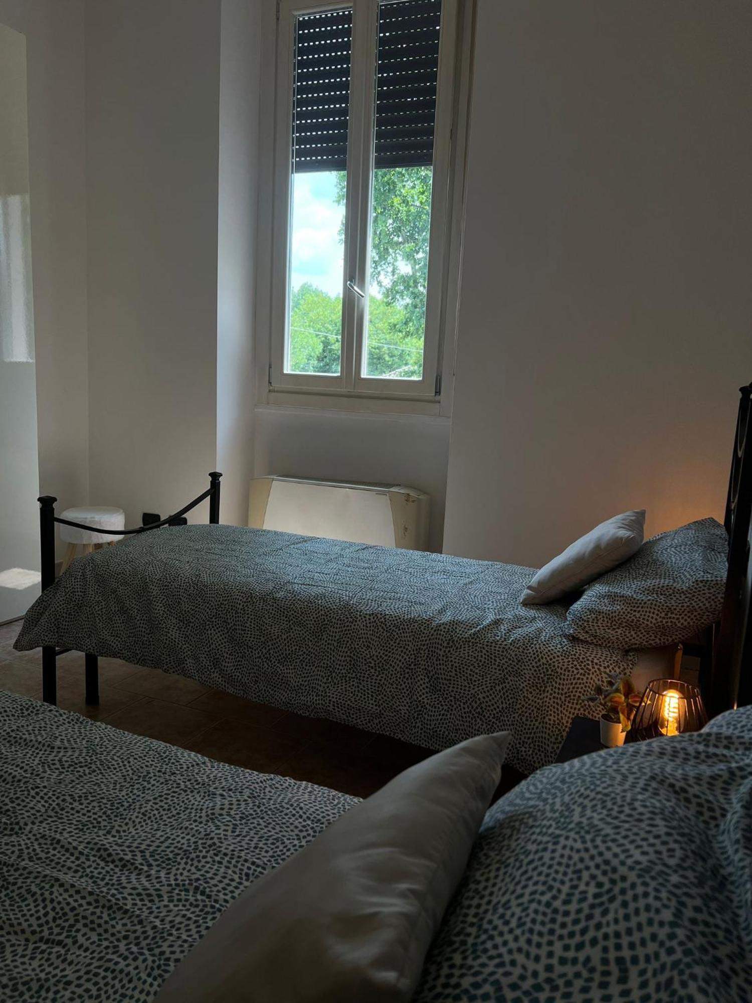 Casa Polly 2 - Ampio E Comodo Appartamento A Voghera Bagian luar foto